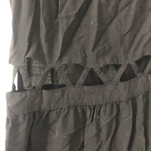 Simple Black Cutout Dress - Picture 3 of 4